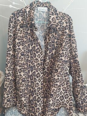 Kate Hewko Women's Leopard Print Button-Up Shirt in Brown/Black